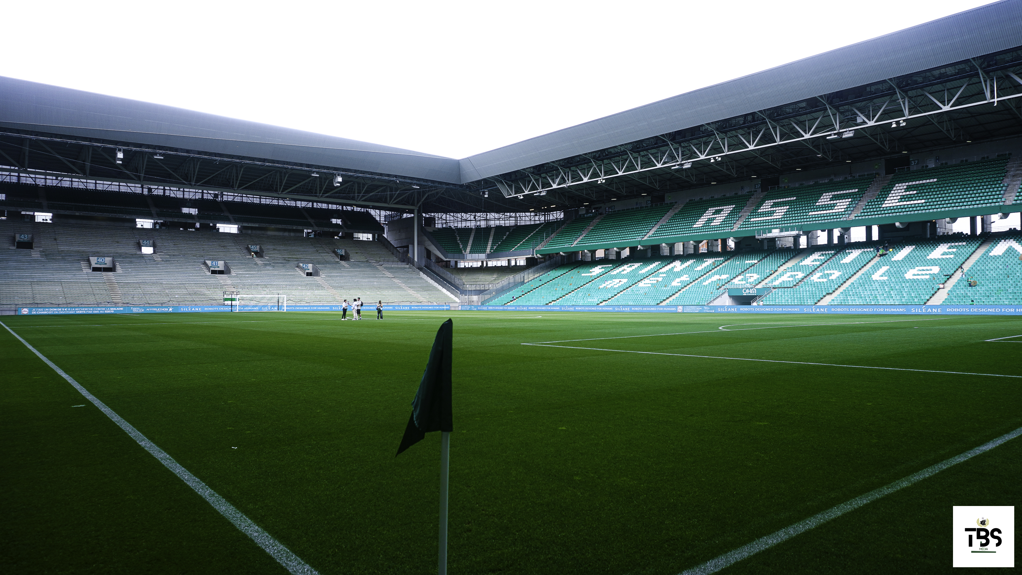 Le stade Geоffrоy-Guichard juste avant le match des hérоs.