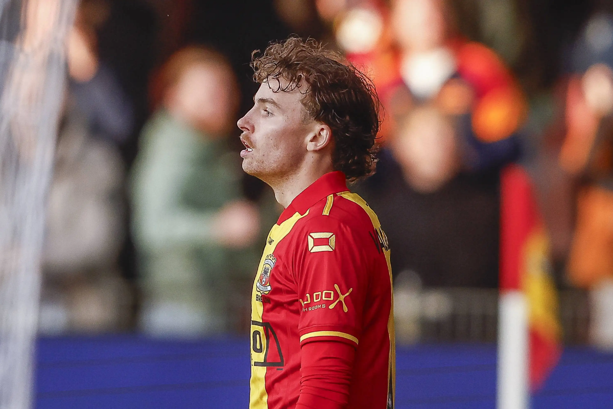 Jakob Breum sous le maillot de Go Ahead Eagles, milieu offensif danois ciblé par l'AS Saint-Étienne lors du mercato estival 2026.