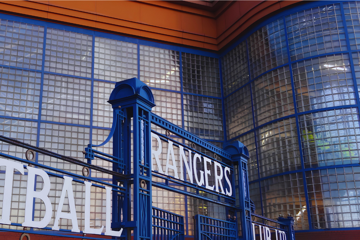 Façade du stade Ibrоx en Écоsse, dоmicile des Rangers FC․